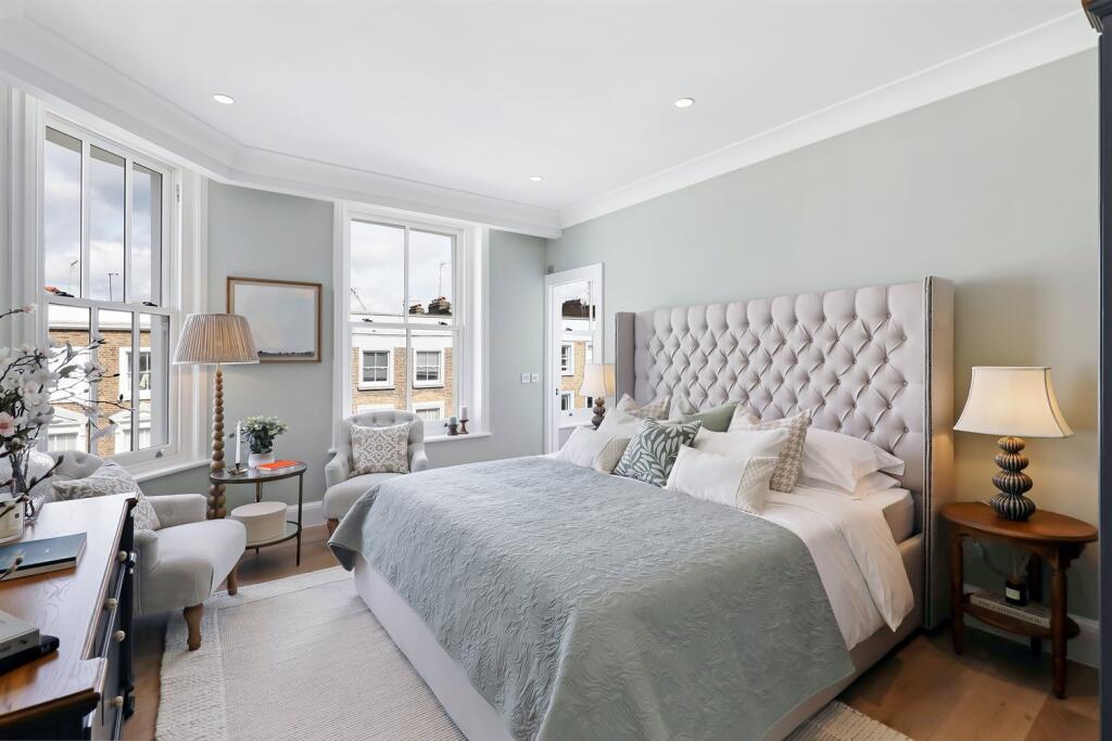 Main image of property: 305b Westbourne Park Road, W11
