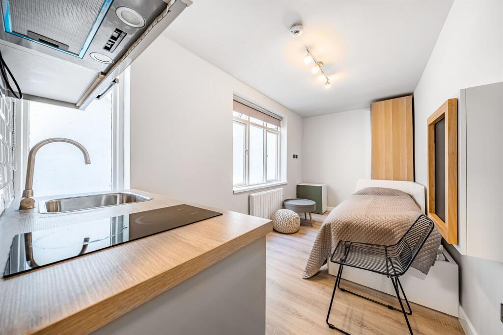 Main image of property: Queen's Gardens, W2