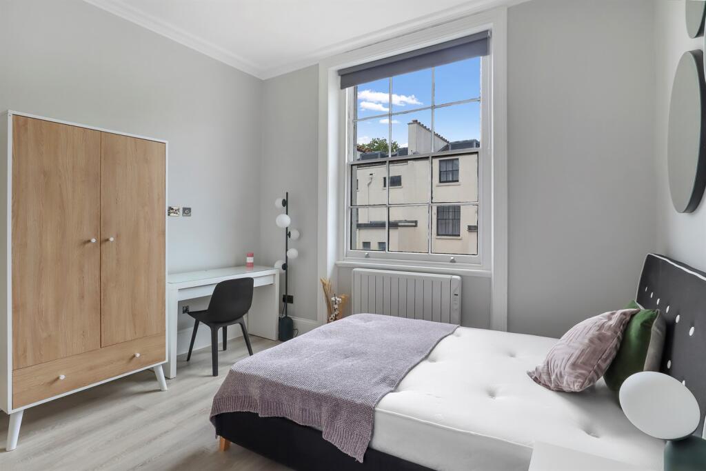 Main image of property: Queen's Gardens, W2