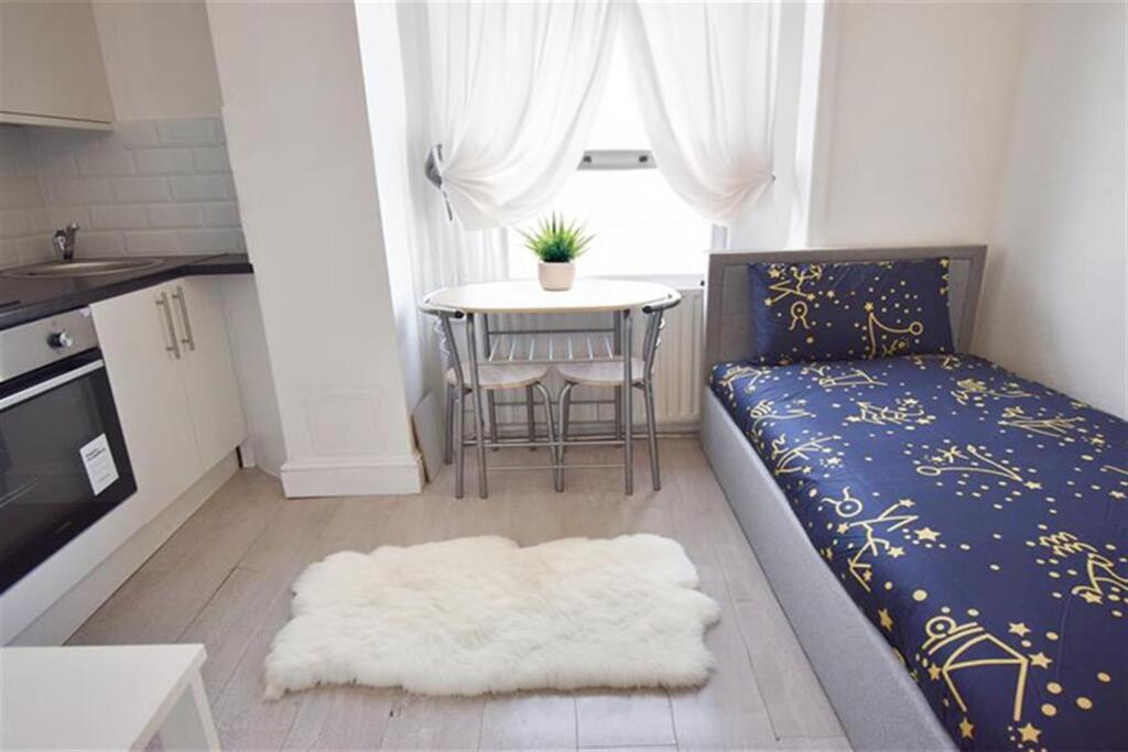 Main image of property: Prince's Square, W2