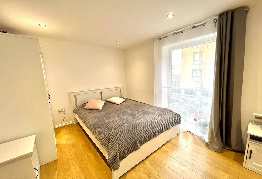 2 bedroom apartment for sale in Scenix House, London, E18