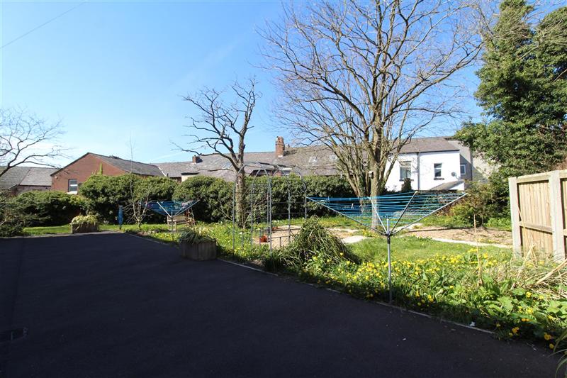 2 bedroom flat for sale in Mabs Cross House, Graysons Close, Swinley