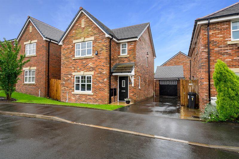 3 bedroom detached house for sale in Newark Close, Blackrod, Bolton