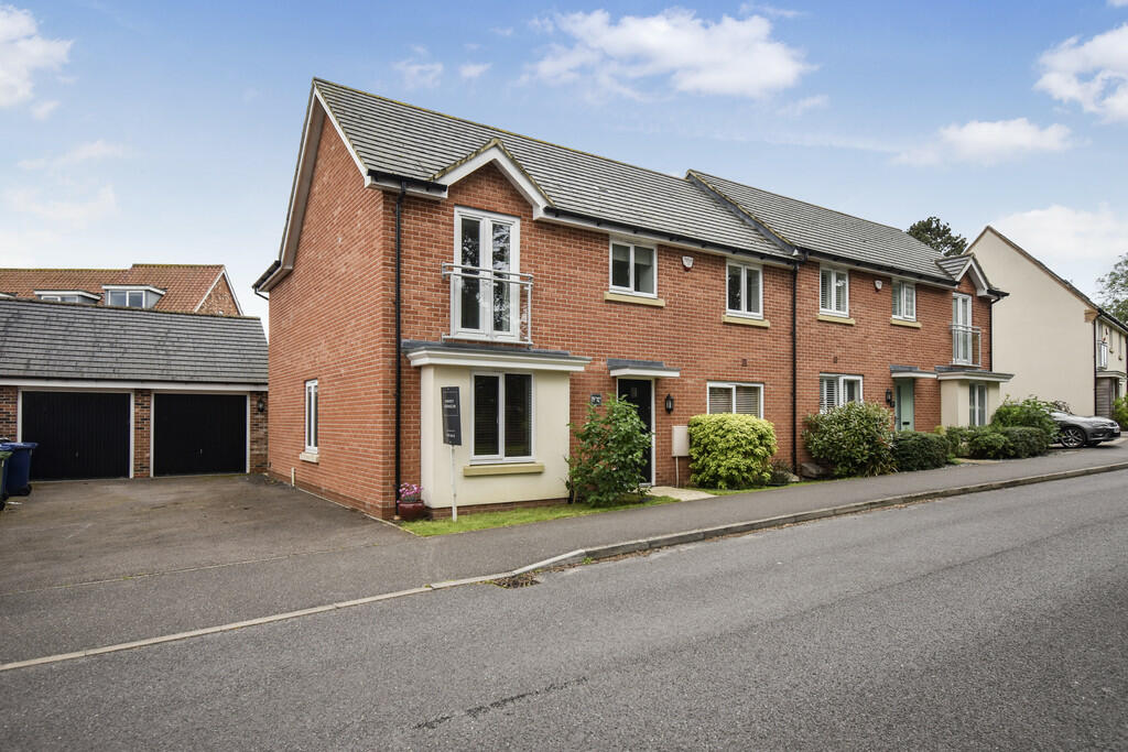 4 bedroom semidetached house for sale in Knights Way, St. Ives, PE27