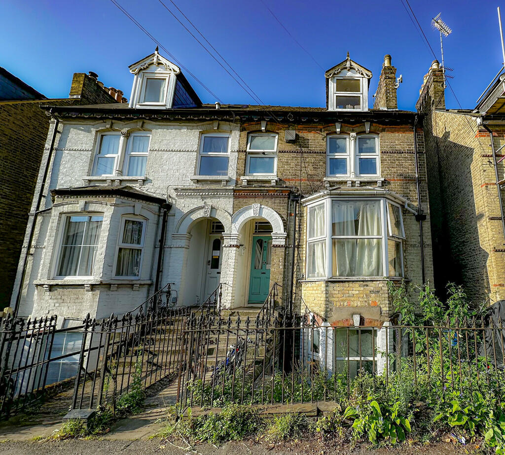 4 bedroom semi-detached house for sale in Victoria Road, Cambridge, CB4