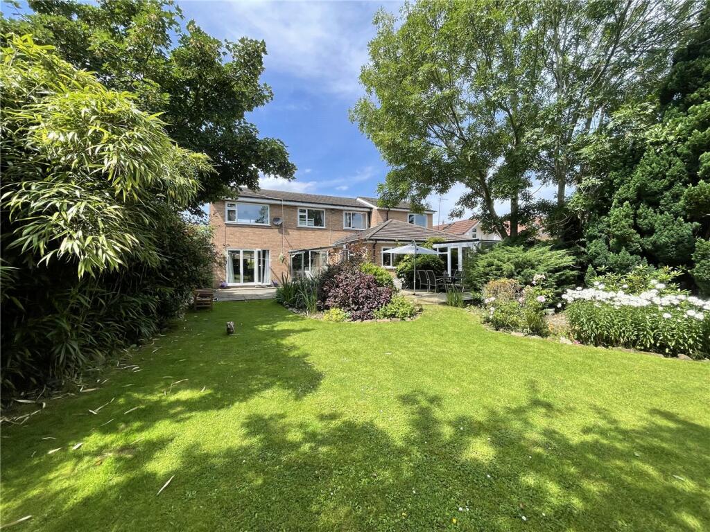 4 bedroom detached house for sale in Brookhurst Close, Bromborough