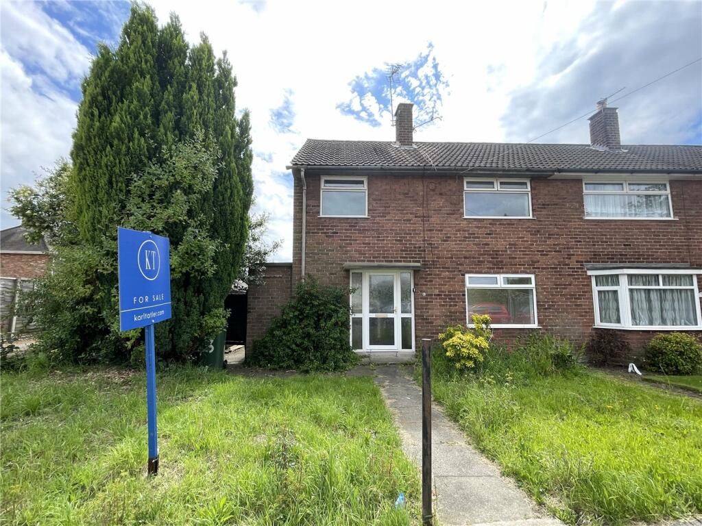 3 bedroom end of terrace house for sale in Calveley Avenue, Eastham