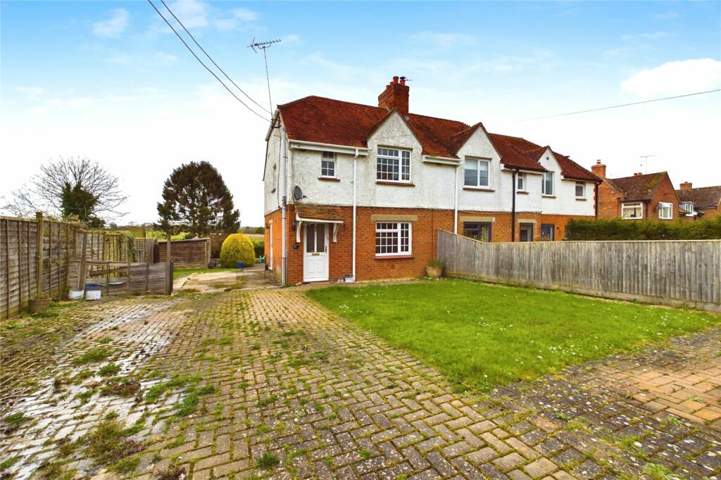 3 bedroom semidetached house for sale in Nuttingtons, Leckhampstead