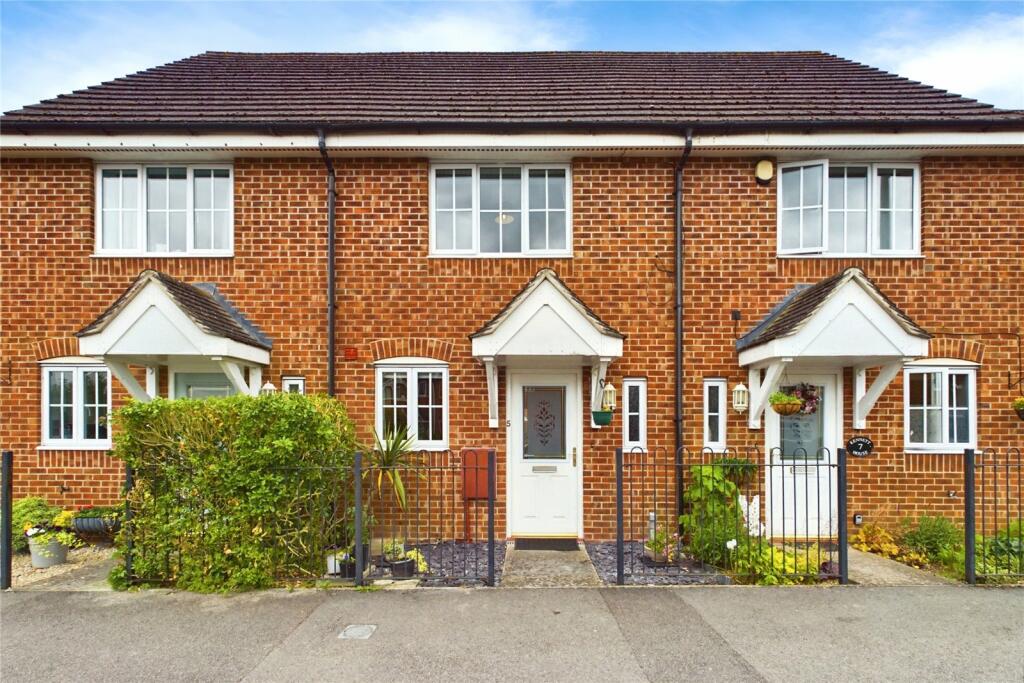 2 bedroom terraced house for sale in Urquhart Road, Thatcham, Berkshire