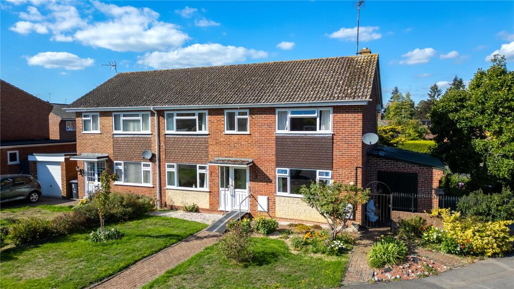 Main image of property: Kempton Close, Newbury, Berkshire, RG14