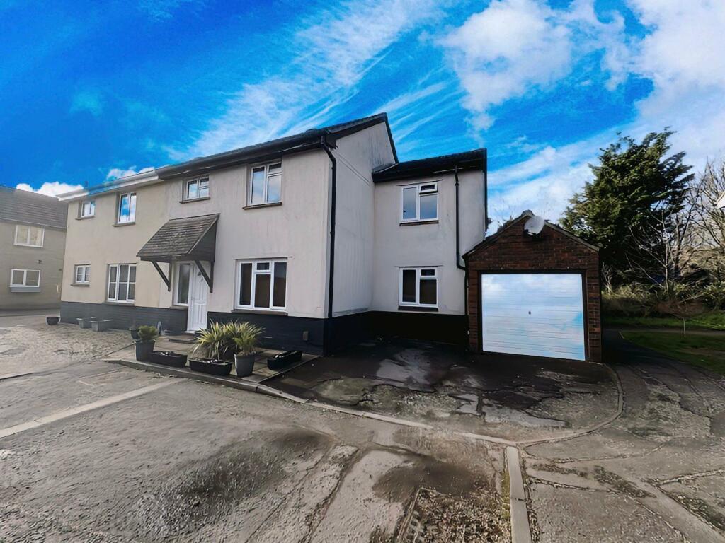 4 bedroom semidetached house for sale in Barlows Reach, Chelmsford, CM2