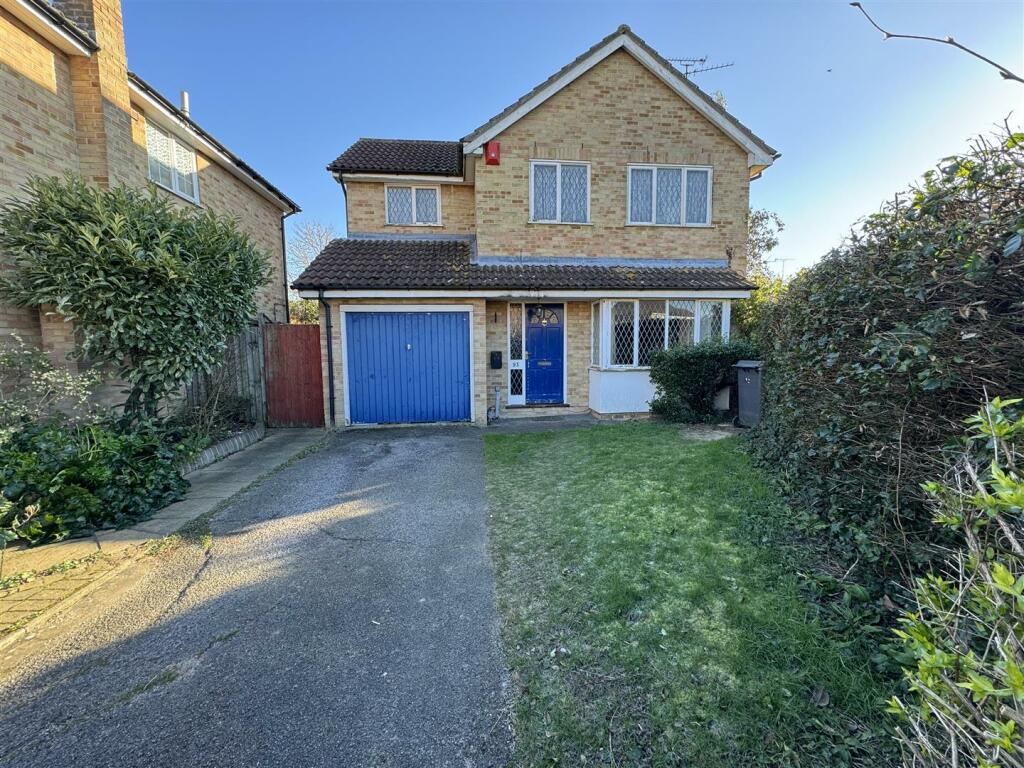 4 bedroom detached house for sale in Golding Thoroughfare, Chelmsford, CM2