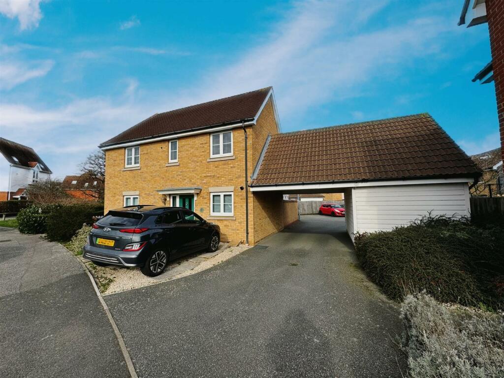 2 bedroom end of terrace house for sale in Braganza Way, Springfield, Chelmsford, CM1