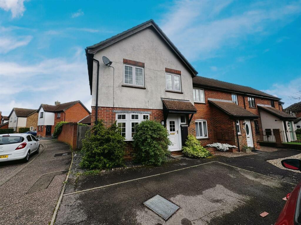3 bedroom end of terrace house for sale in Pollards Green, Chelmsford, CM2