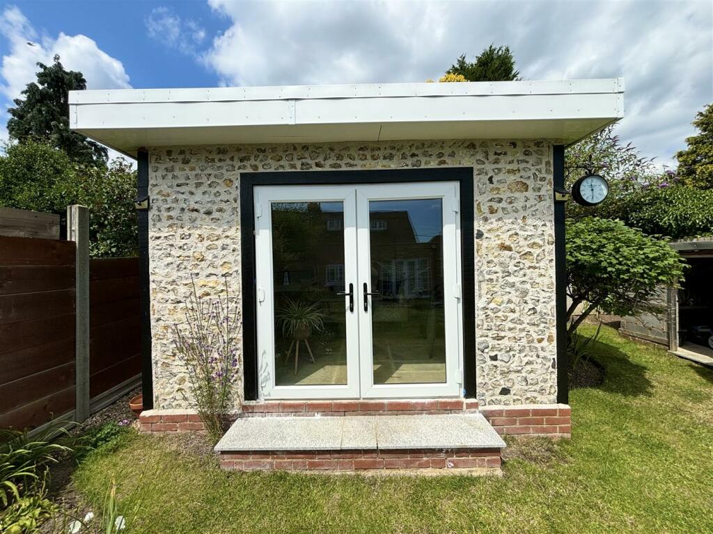 Additional property image - Vauxhall Drive, Braintree