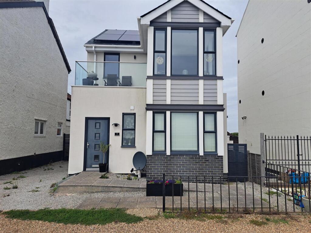 Main image of property: Southcliff Parade, Walton On The Naze