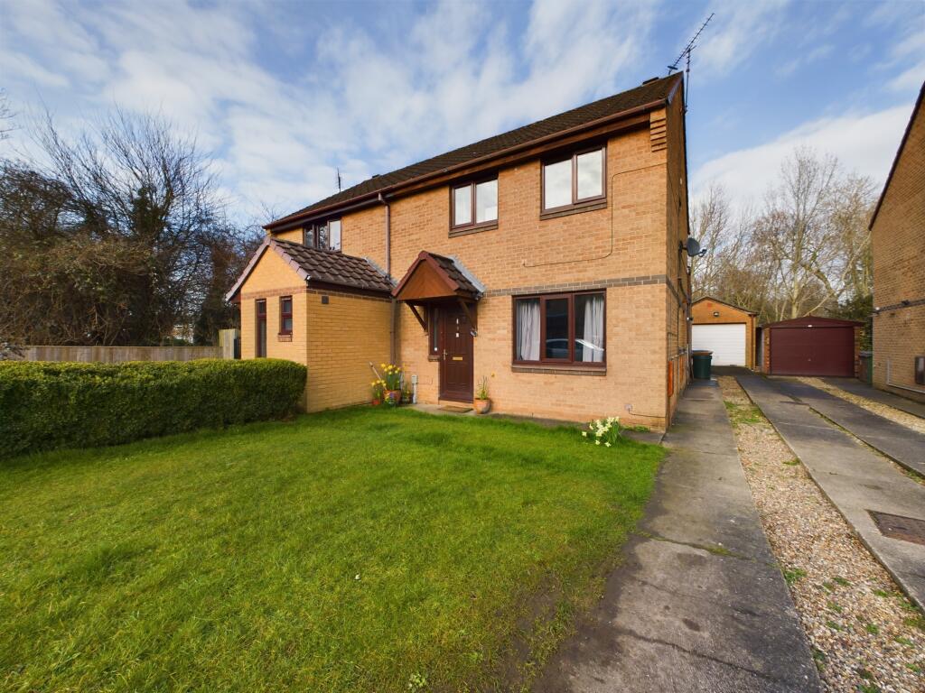 3 bedroom semidetached house for sale in Berryman Way, Hessle, HU13