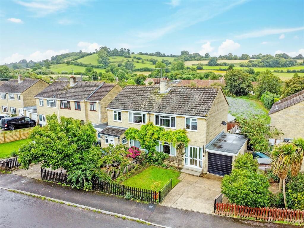 3 bedroom semidetached house for sale in Crossfields, Nether Compton