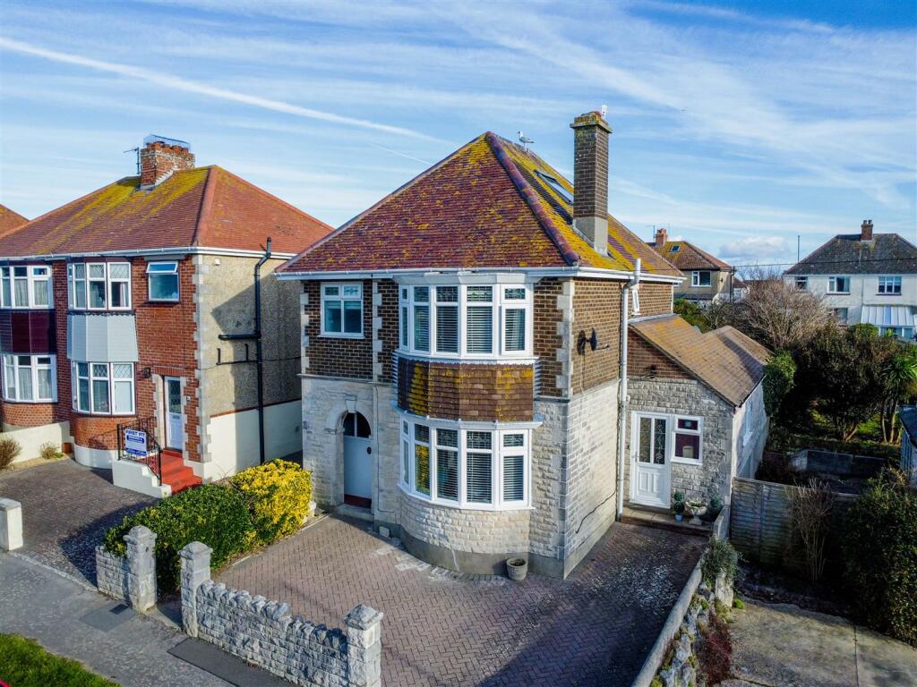 3 bedroom detached house for sale in Broughton Crescent, Weymouth, DT4