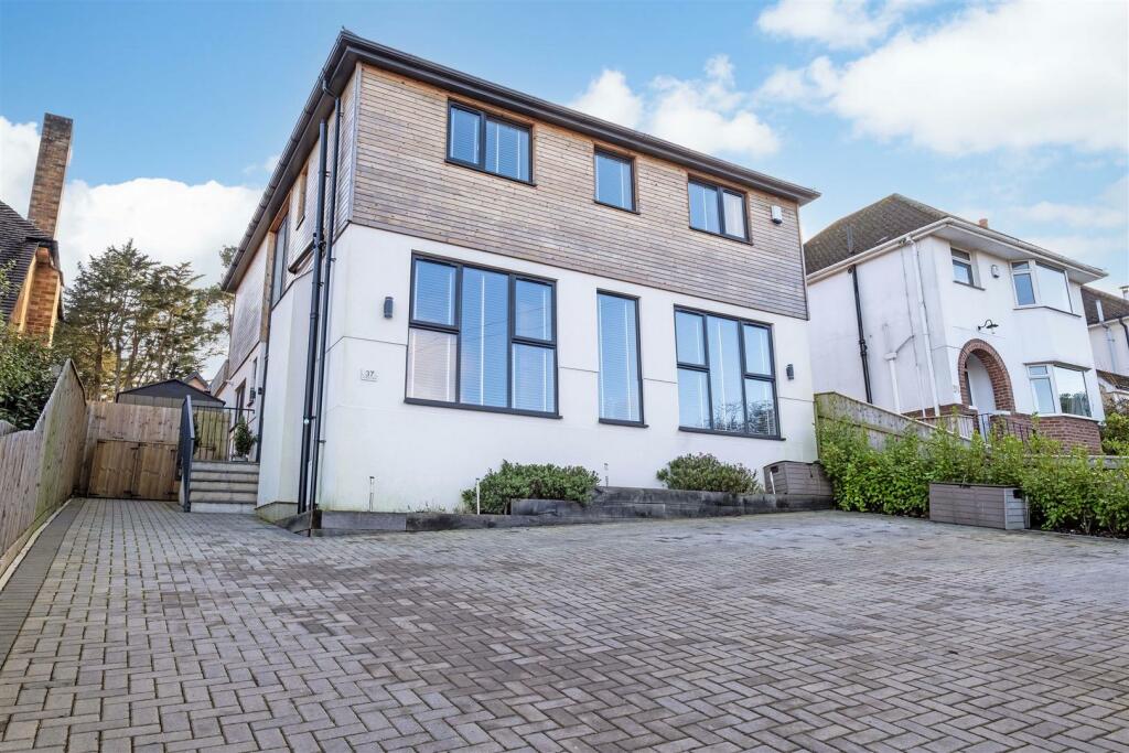 5 bedroom detached house for sale in Abbotsbury Road, Broadstone, BH18