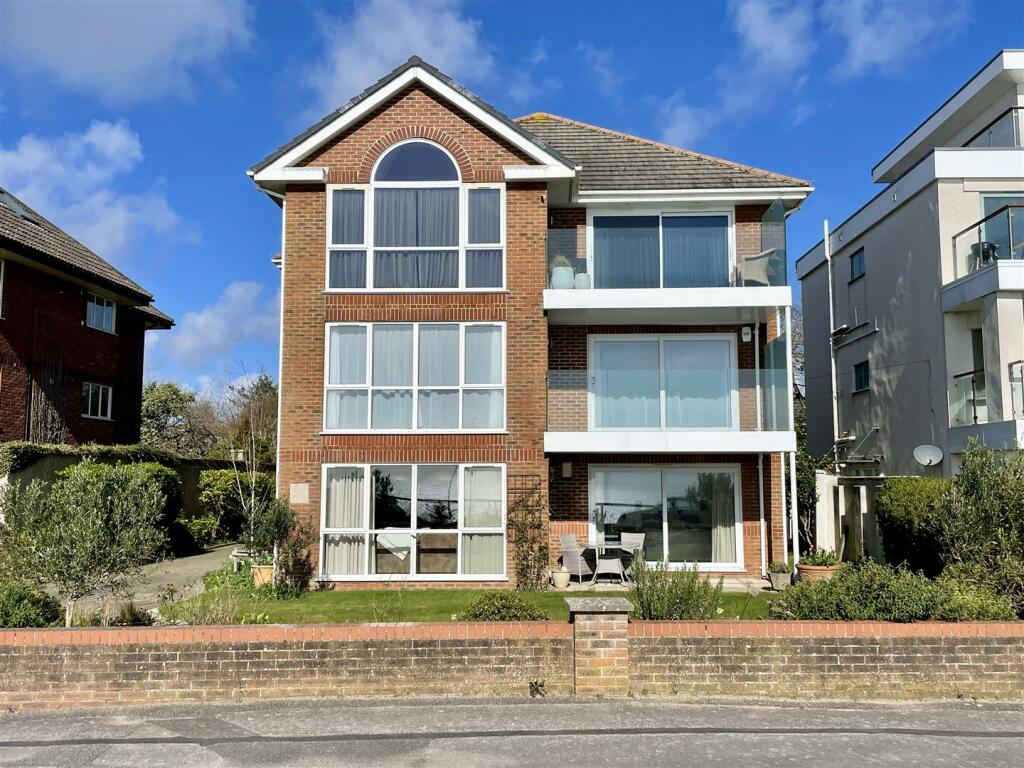 3 bedroom flat for sale in Cliff Drive, Canford Cliffs, Poole, BH13