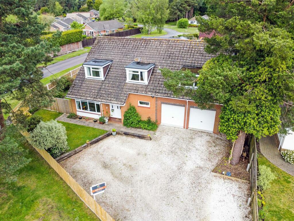 5 bedroom detached house for sale in Lions Lane, Ashley Heath, Ringwood