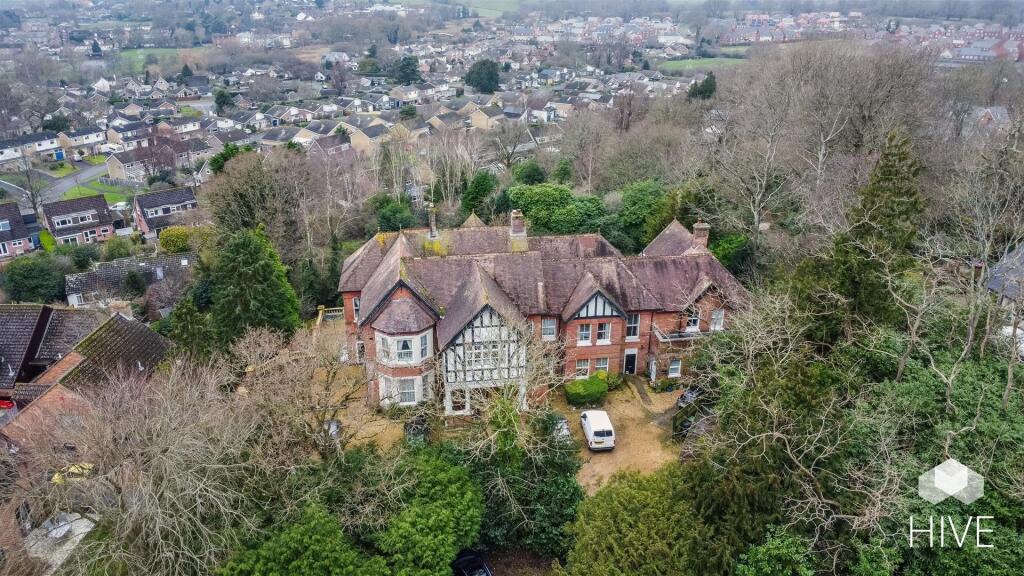 Additional property image - Giddy Lake, Wimborne