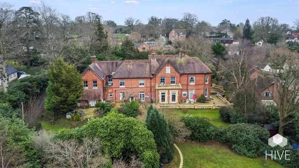 Additional property image - Giddy Lake, Wimborne