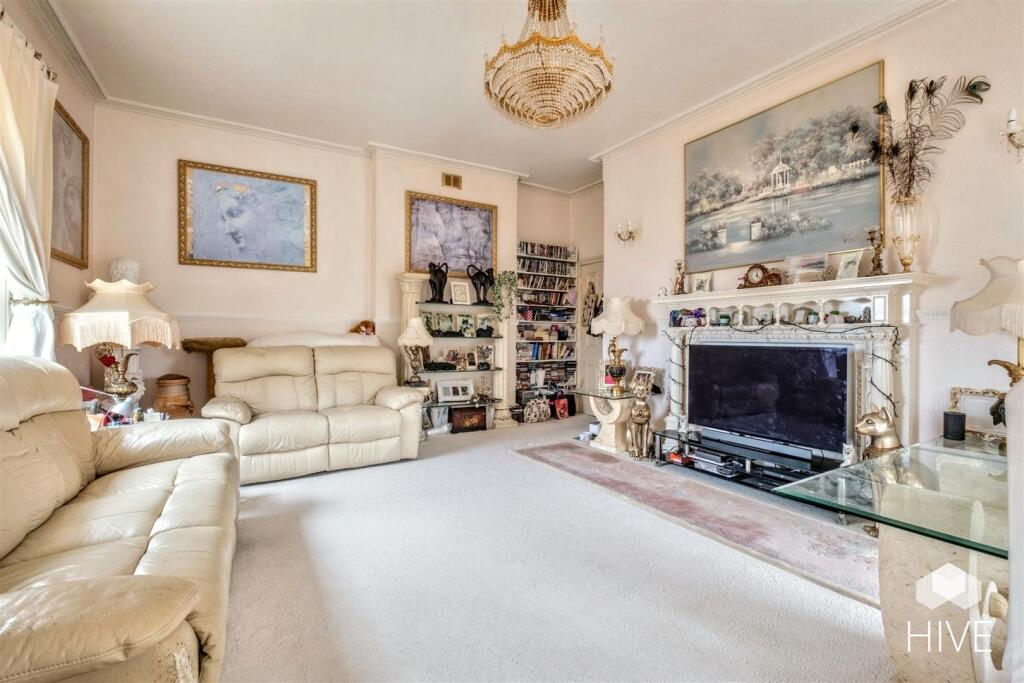 Additional property image - Giddy Lake, Wimborne