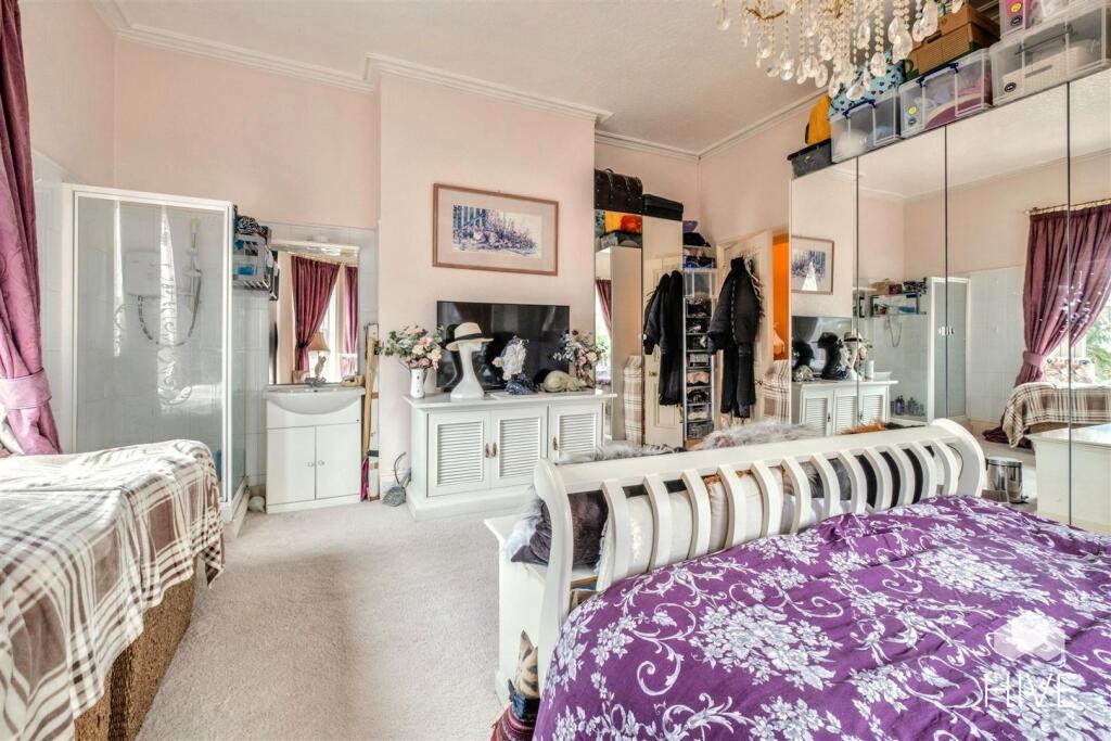 Additional property image - Giddy Lake, Wimborne