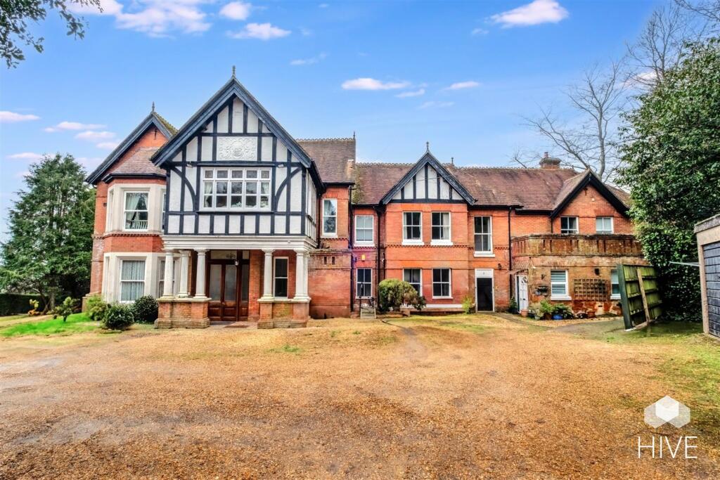 Additional property image - Giddy Lake, Wimborne