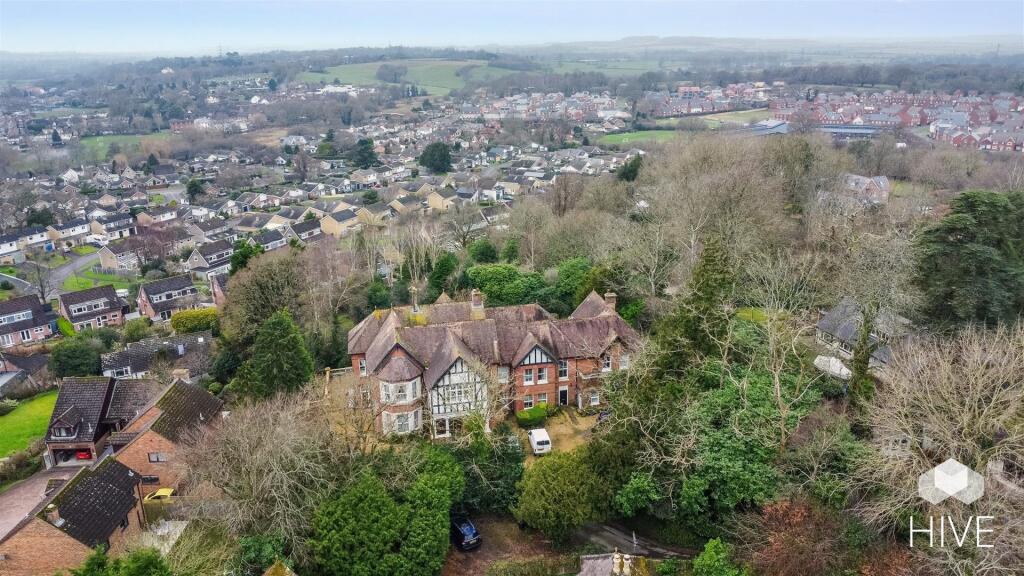 Additional property image - Giddy Lake, Wimborne