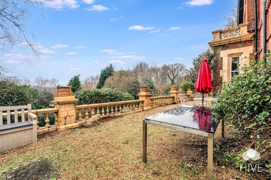 Additional property image - Giddy Lake, Wimborne
