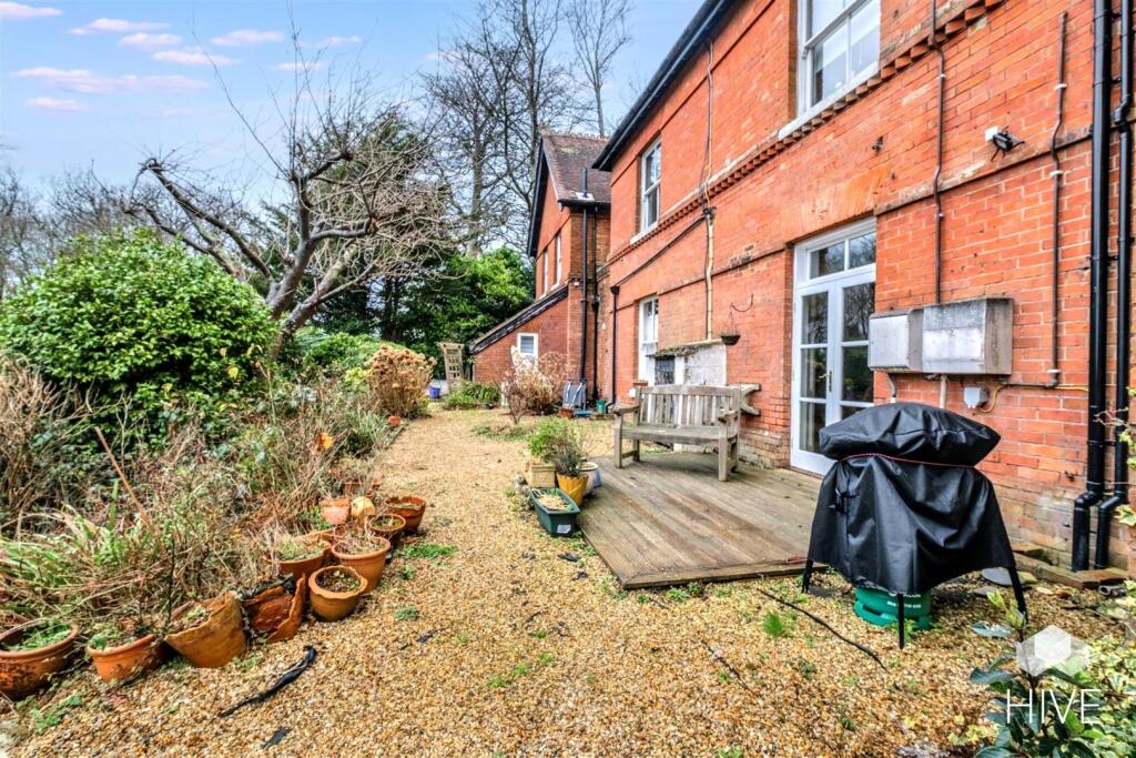 Additional property image - Giddy Lake, Wimborne