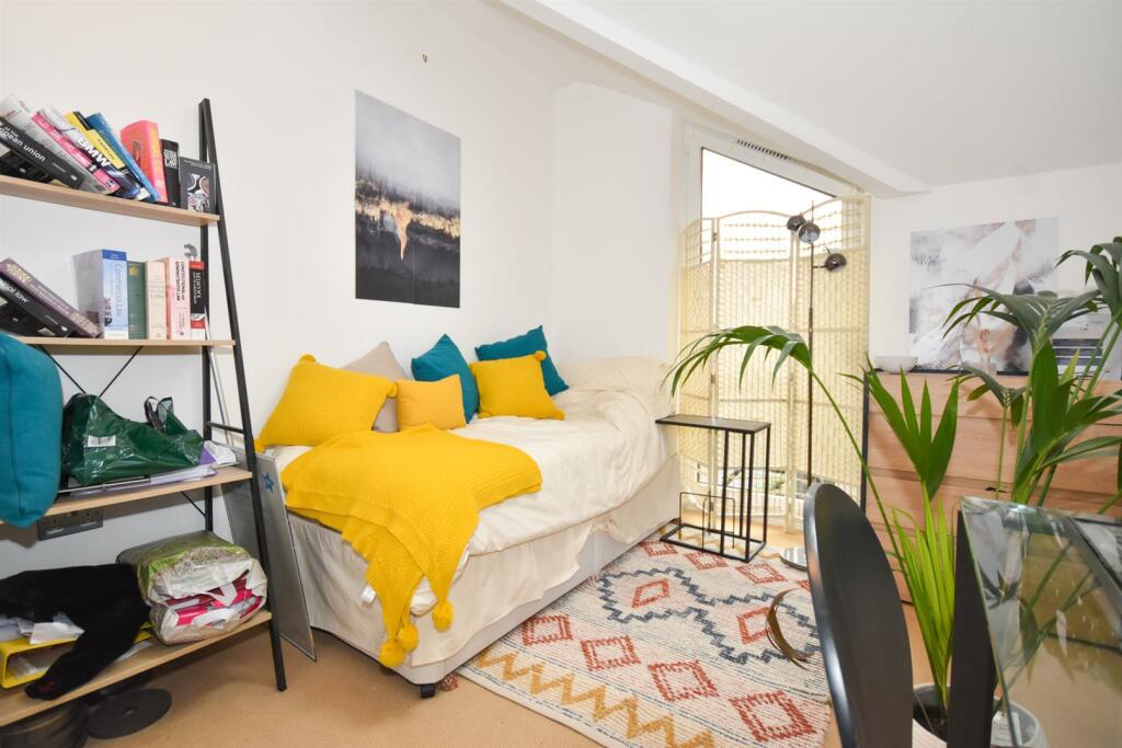 Additional property image - Wilhelmina Close, Leamington Spa