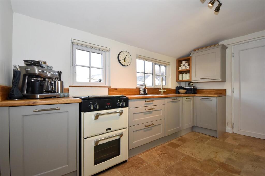 Additional property image - Main Street, Leamington Spa
