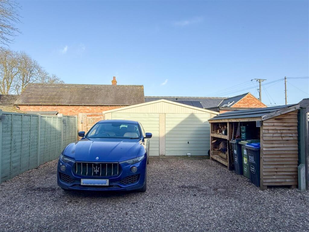 Additional property image - Main Street, Leamington Spa