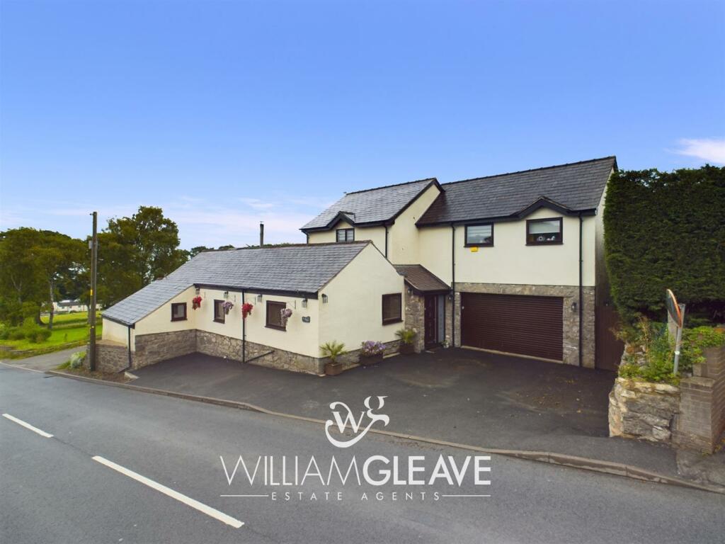 4 bedroom detached house for sale in Springfield Hill, Pentre Halkyn