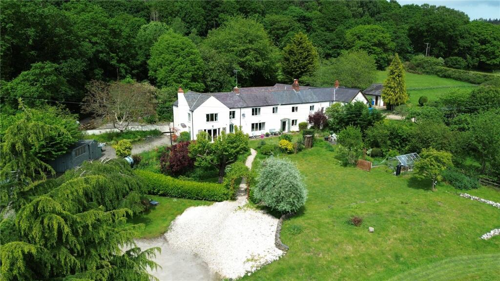 4 bedroom semidetached house for sale in Mold Road, Bodfari, Denbigh