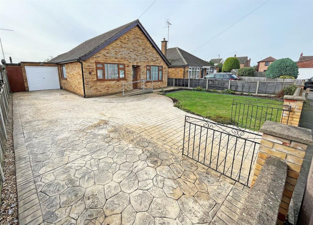 3 bedroom detached bungalow for sale in Stricklands Drive, Crowland, Peterborough, PE6