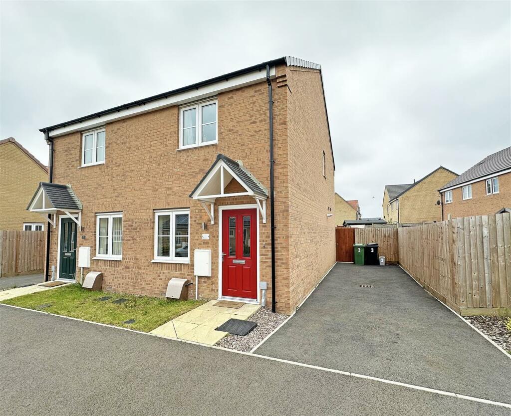 2 bedroom semidetached house for sale in Shire Way, Thorney