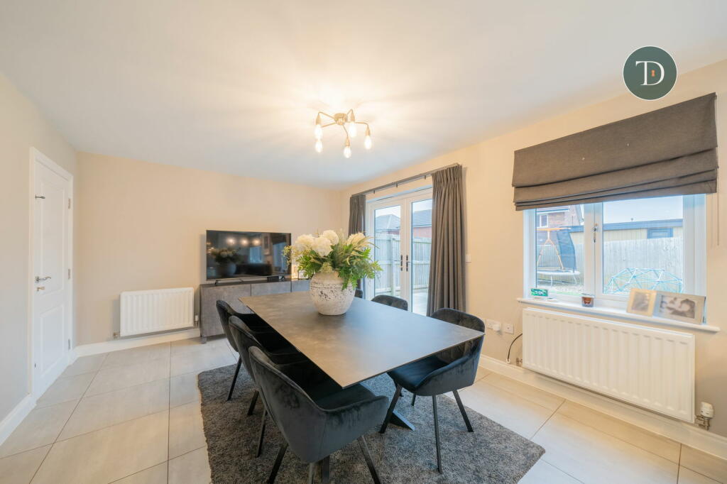 Additional property image - Sentry Grove, Hooton, Cheshire, CH66