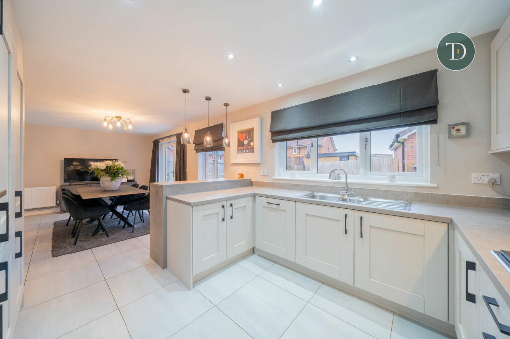 Additional property image - Sentry Grove, Hooton, Cheshire, CH66