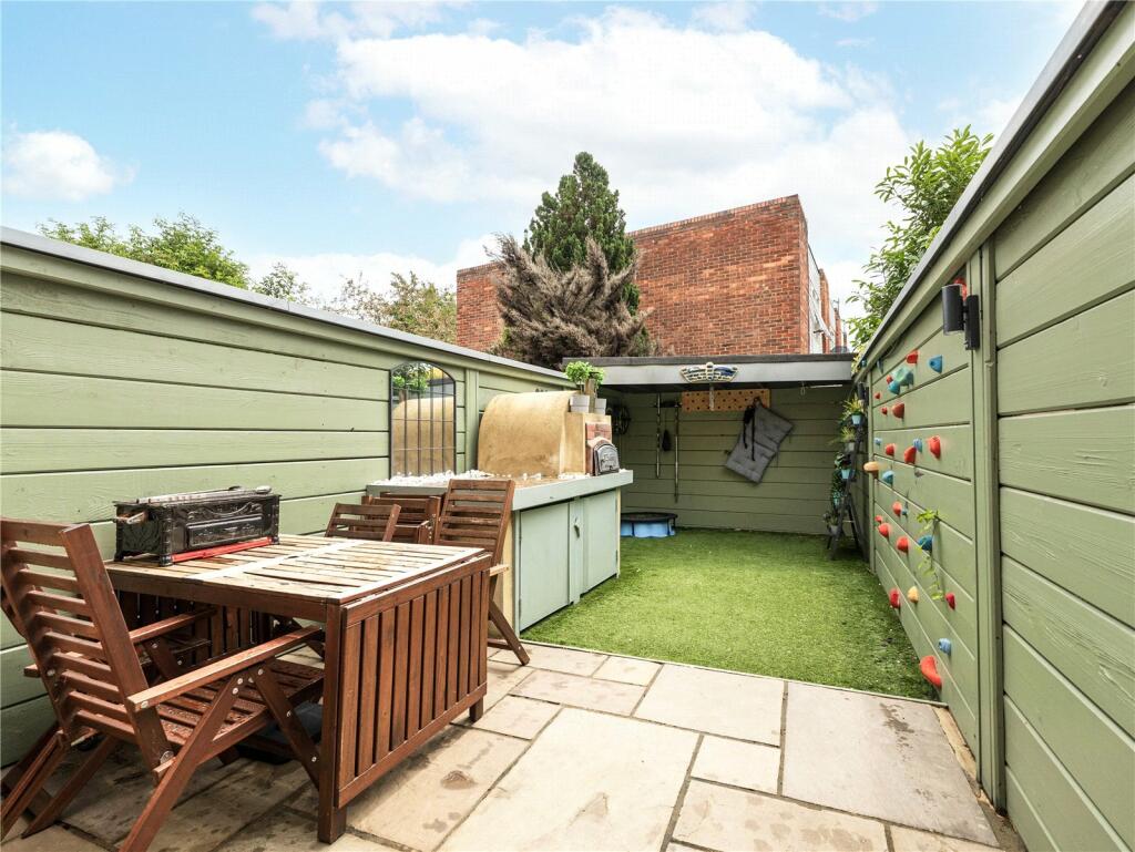 to rent on Pembury Road, South Norwood, SE25