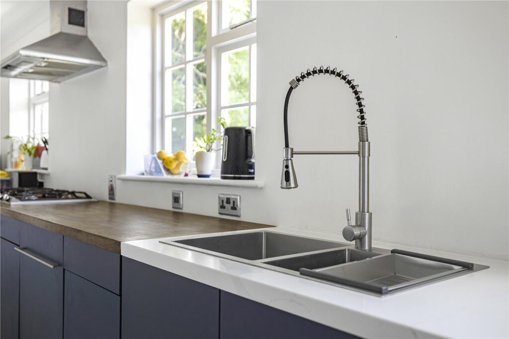 Additional property image - Dornford Gardens, Coulsdon, CR5