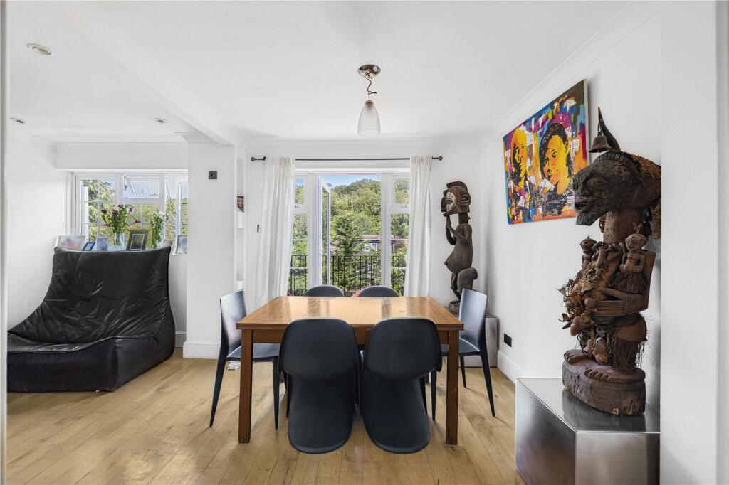 Additional property image - Dornford Gardens, Coulsdon, CR5