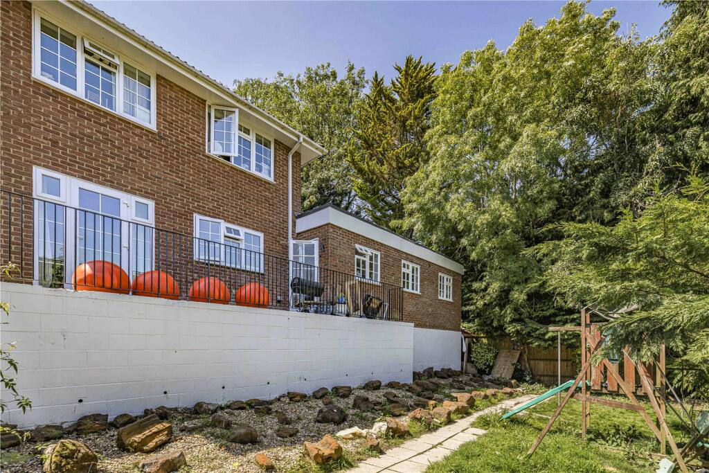 Additional property image - Dornford Gardens, Coulsdon, CR5