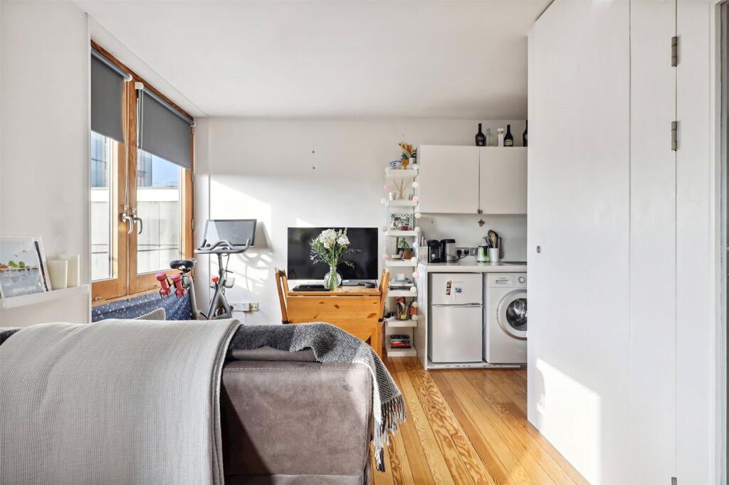 Main image of property: Garratt Lane, Earlsfield, London, SW18