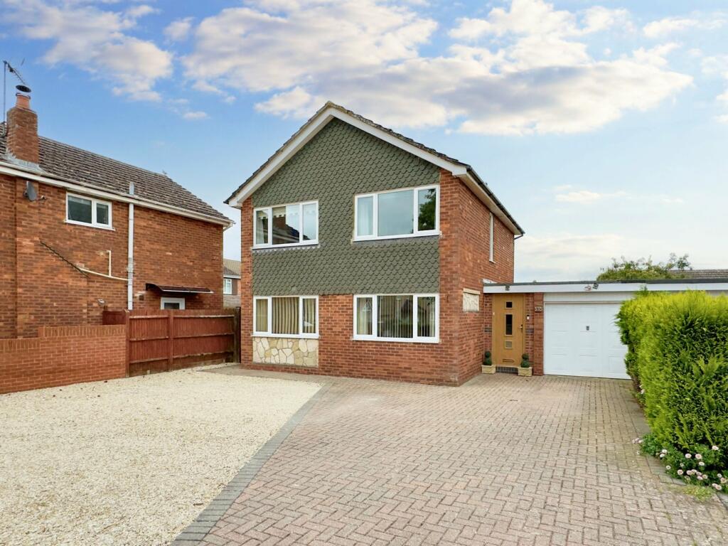4 bedroom detached house for sale in Draycott Road, Southmoor, Abingdon