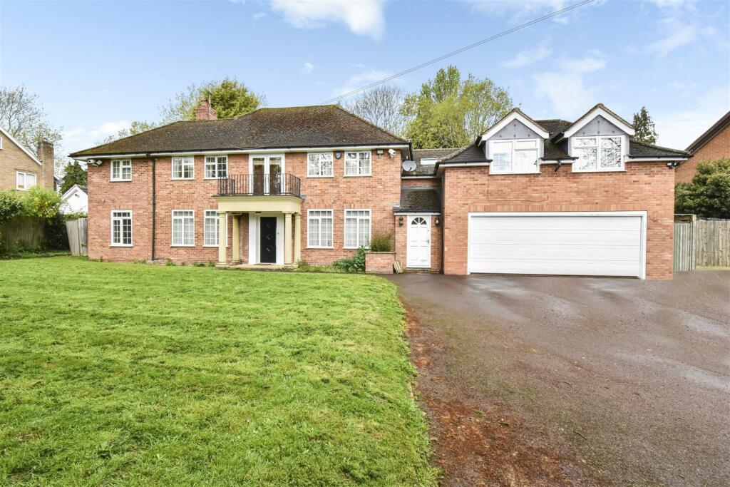 6 bedroom detached house for sale in Whitefields Road, Solihull, B91